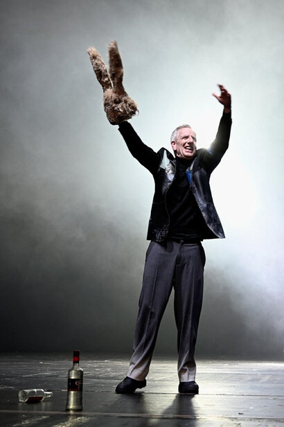 Eines langen tages reise in die nacht. Courtesy of the Deutsches Theater