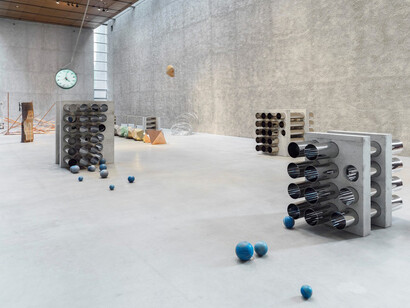 Alicja Kwade. Courtesy of the artist and KÖNIG GALERIE