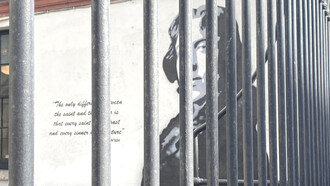 Fresco de Oscar Wilde, en Trinity College, Dublin, Irlanda. Foto: Jorge M. González