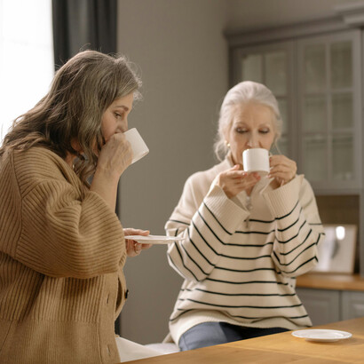 En particular, el té verde es recomendado por sus propiedades antioxidantes y su contenido de cafeína natural