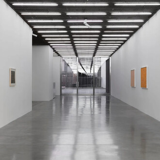 Howardena Pindell, Off the grid, exhibition view. Courtesy of White Cube