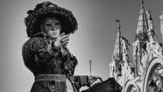 Scena dal Carnevale di Venezia, Italia. Foto di Marek Hnila