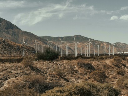 A large eolic energy generation field by the moutains