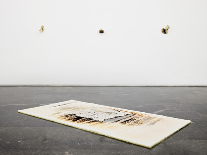 M Reme Silvestre, L'escala fosca del desig no té barana, exhibition view. Courtesy of Luis Adelantado Gallery