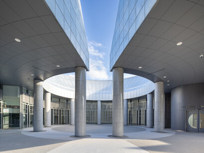 Hiroshima City Museum of Contemporary Art, circular plaza © Satoh Photo