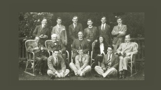Foto del 1930 che ritrae il gruppo "Writers and Readers Group", con base a Londra. L'immagine possibilmente ritrae anche Calder-Marshall che faceva parte del gruppo di scrittori insieme a Randall Swingler, Tom Wintringham, Sylvia Townsend Warner, Mulk Raj Anand, Maurice Richardson e Rose Macaulay