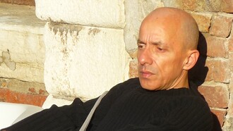 Un’intensa espressione del regista, librettista, scenografo e costumista Carlo Pasquini