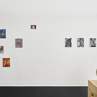Various artists, Esto perpetua, exhibition view. Courtesy of Belmacz Gallery