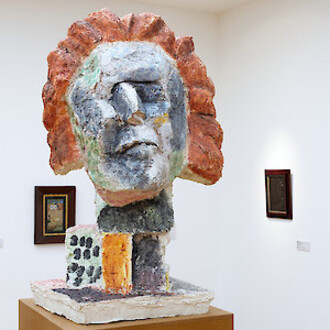 Markus Lüpertz, Beethoven, 25 x 60 x 55 cm., Privatbesitz, © VG Bild-Kunst Bonn, 2016; Hintergrund: Sammlungspärsentation Max Klinger