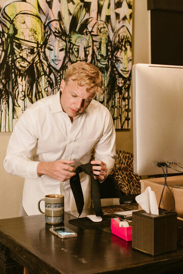 Entenda como a sobrecarga de informações afeta sua saúde mental e aprenda a combatê-la com o jejum de informações