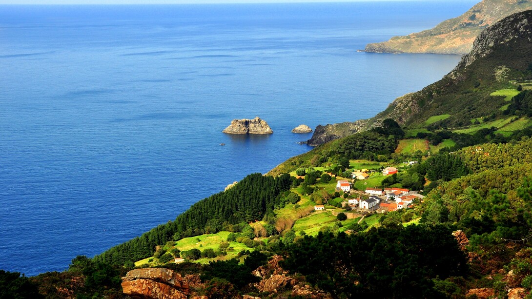 Aldea de San Andrés de Teixido en la costa coruñesa