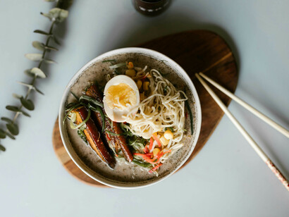 Cucina giapponese. Quasi tutti noi ci siamo lasciati andare a un sushi all you can eat almeno una volta nella vita, è adesso comune trovarne almeno uno in ogni piccola cittadina