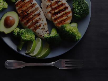 Juicy grilled chicken breast accompanied by a side of crisp and fresh broccoli and avokado