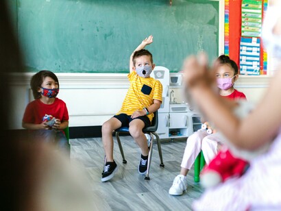 Crianças na comunidade de aprendizagem
