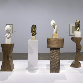 Vista de sala dedicada a la serie de retratos sobre Madame Pogany iniciada en 1912. Constantin Brâncuși. Centre Pompidou, París. Foto AKEZ