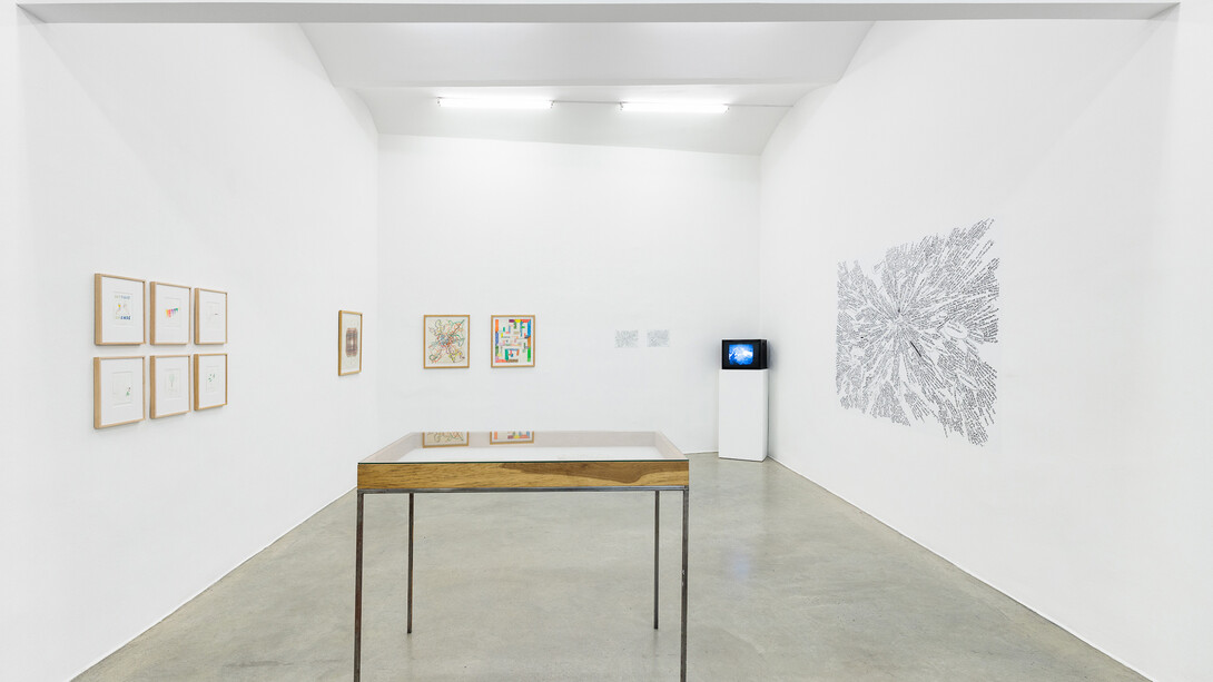 Verschiedene Künstler, Was will ich wissen? Ausstellungsansicht. Mit freundlicher Genehmigung der Christine König Galerie. Foto von Manuel Carreon Lopez