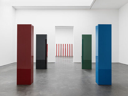 John McCracken, Exhibition view. Courtesy of David Zwirner