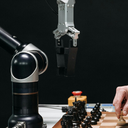 La inteligencia artificial busca crear sistemas capaces de realizar tareas que requieren inteligencia