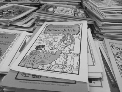 Descubra a rica tradição da literatura de cordel, uma expressão única enraizada na cultura nordestina do Brasil