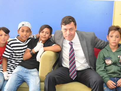 Ambassador Oryan with the children. Credit for the photos: Pierre Lavi - Lavi P. Enterprises LTD.