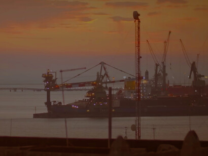 Industrial pollution: factory chimneys emitting smoke and environmental contamination from music video of Diodato: La mia terra