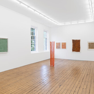 Various artists, Hold still, exhibition view. Courtesy The Approach