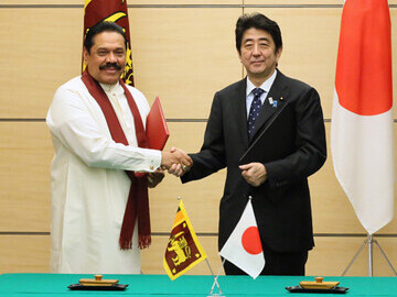 On March 14, 2013, Prime Minister Abe held a meeting with President Mahinda Rajapaksa of the Democratic Socialist Republic of Sri Lanka at the Prime Minister's Office