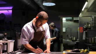 La trayectoria de Erich Eichstetter refleja cómo la gastronomía contemporánea puede cruzarse con la innovación, la tecnología y la comunicación para construir un proyecto profesional diverso y en constante evolución