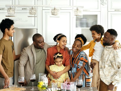 Familia reunida em um aniversário