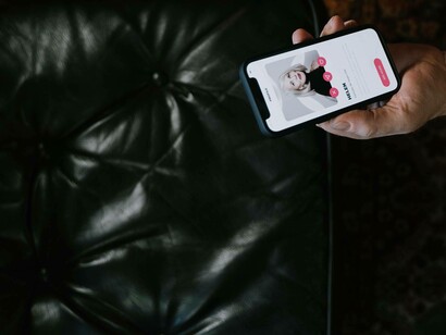 Man using dating app to find a soulmate