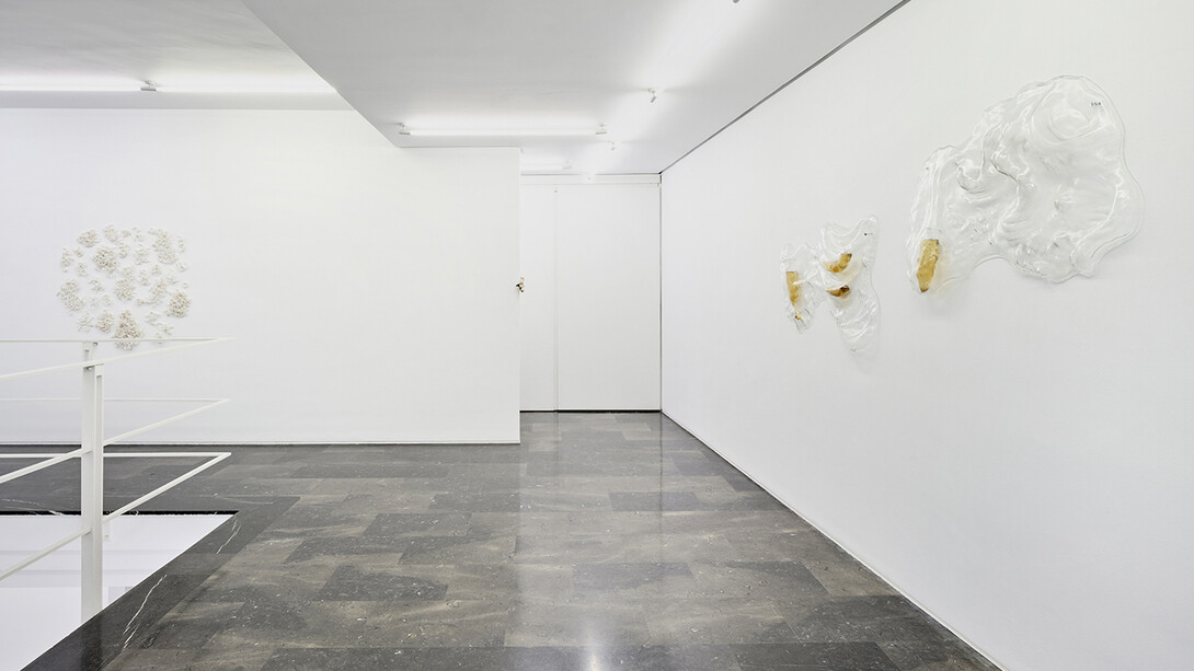 M Reme Silvestre, L'escala fosca del desig no té barana, exhibition view. Courtesy of Luis Adelantado Gallery