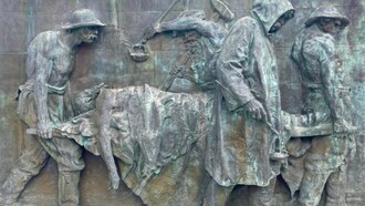 Vincenzo Vela, Le Vittime del Lavoro, bronzo, 323 x 236 cm, profondità 60 cm., Roma, ph Roberto Luciani