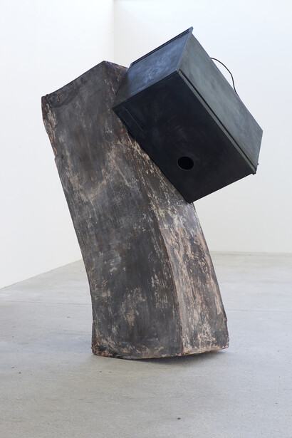 Erwin Wurm, Hochgebirge, 2014, Bronze, patina, 200 x 100 x 135 cm, Courtesy Galerie Thaddaeus Ropac, Paris/Salzburg © Erwin Wurm, Photo: Eva Würdinger