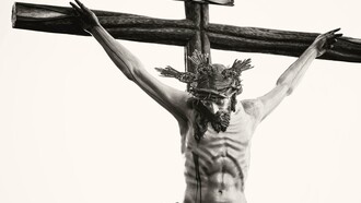 Black and white image of the crucifix in Carmona, AL, Spain