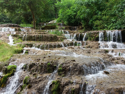 Cachoeira na serra da Bodoquena, região de Bonito, Mato Grosso do Sul, Brasil