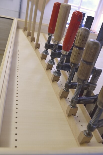 Gluing the nut bridge