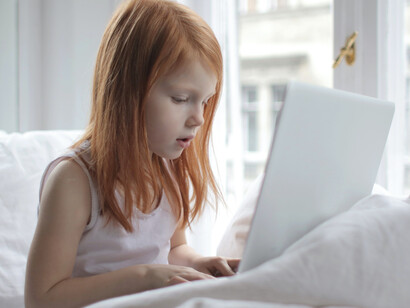 Atividades escolares no computador cresceram exponencialmente devido ao isolamento social na pandemia de COVID-19