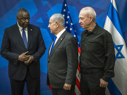 Israeli Prime Minister Benjamin Netanyahu, Israeli Minister of Defense Yoav Gallant and United States Secretary of Defense Lloyd Austin at a meeting