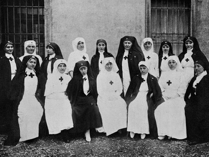 Volontarie della Croce Rossa