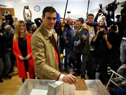 Pedro Sánchez votando