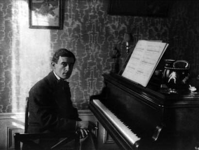 Maurice Ravel al pianoforte