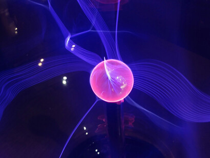 Nucleare, particella. Il dibattito sul ritorno al nucleare in Italia, con focus sulle nuove tecnologie di centrali di piccole dimensioni e più sicure