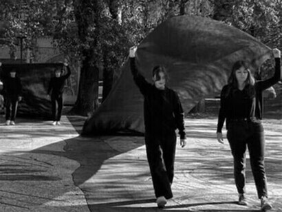 Funeral rite, Opera in black at the Peace Park in Ravenna, Italy (photo by Sara Maioli)