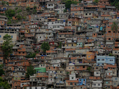 Sfide delle case popolari e della povertà nel Sud globale