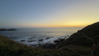 Entre lagunas resplandecientes, playas escondidas y atardeceres inolvidables, la costa de Oaxaca ofrece una aventura donde la naturaleza sorprende a cada paso