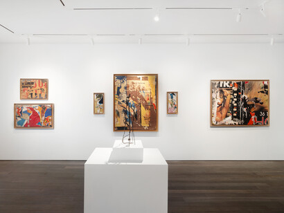 Jacques Villeglé, The french flaneur, exhibition view. Courtesy of Fleiss-Vallois Gallery