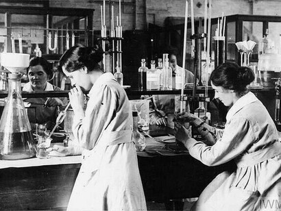 El papel de las mujeres en la producción en tiempos de guerra, 1914-1918.
Primera Guerra Mundia: retos difíciles de concebir como fáciles de superar acechaban a la burguesía europea