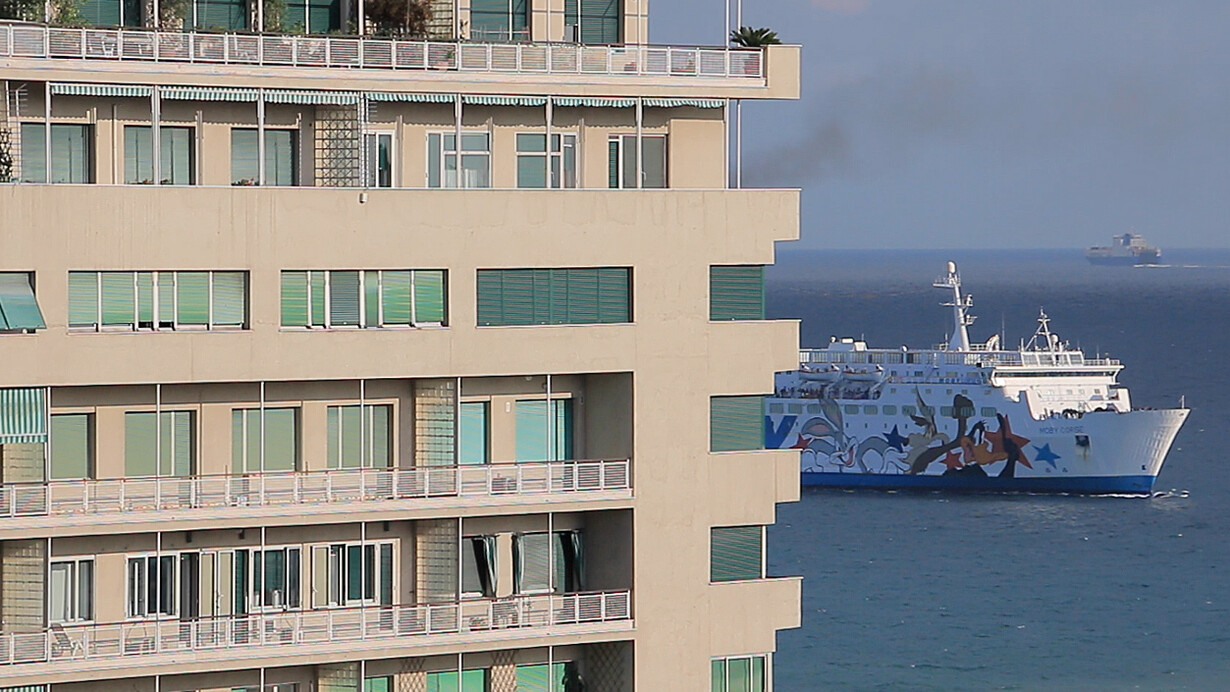 Le "navi" di Piazza Rossetti puntate verso il mare aperto (ph Jacopo Baccani, 2014)