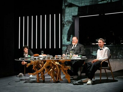 The dinner. Courtesy of the Deutsches Theater