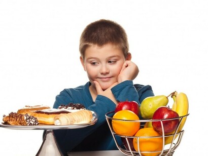 Decidirse entre una dieta sana y otra llena de grasas